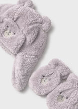 Load image into Gallery viewer, Baby Hat and Mittens Set with Bear