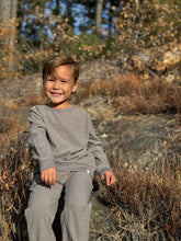 Load image into Gallery viewer, Tarquin Sweatshirt
