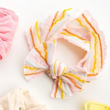 Load image into Gallery viewer, Patterned Shabby Knot

