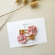 Load image into Gallery viewer, Set of 2 Flower Clips
