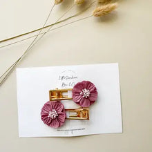 Load image into Gallery viewer, Set of 2 Flower Clips
